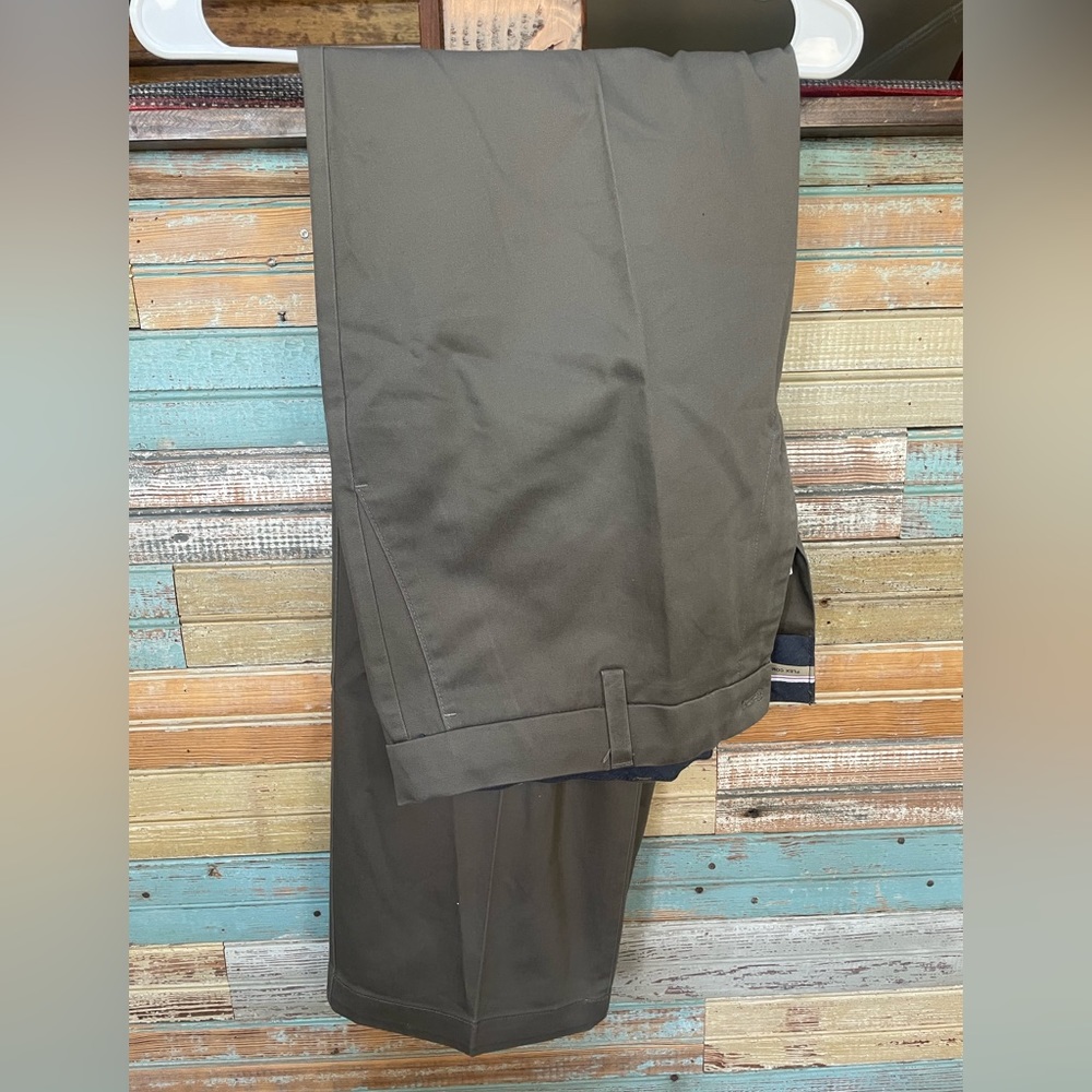men’s dress pants, dockers, perfect condition